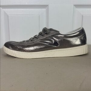 Tretorn women’s nylite plus sneaker shoes metallic pewter silver size 8